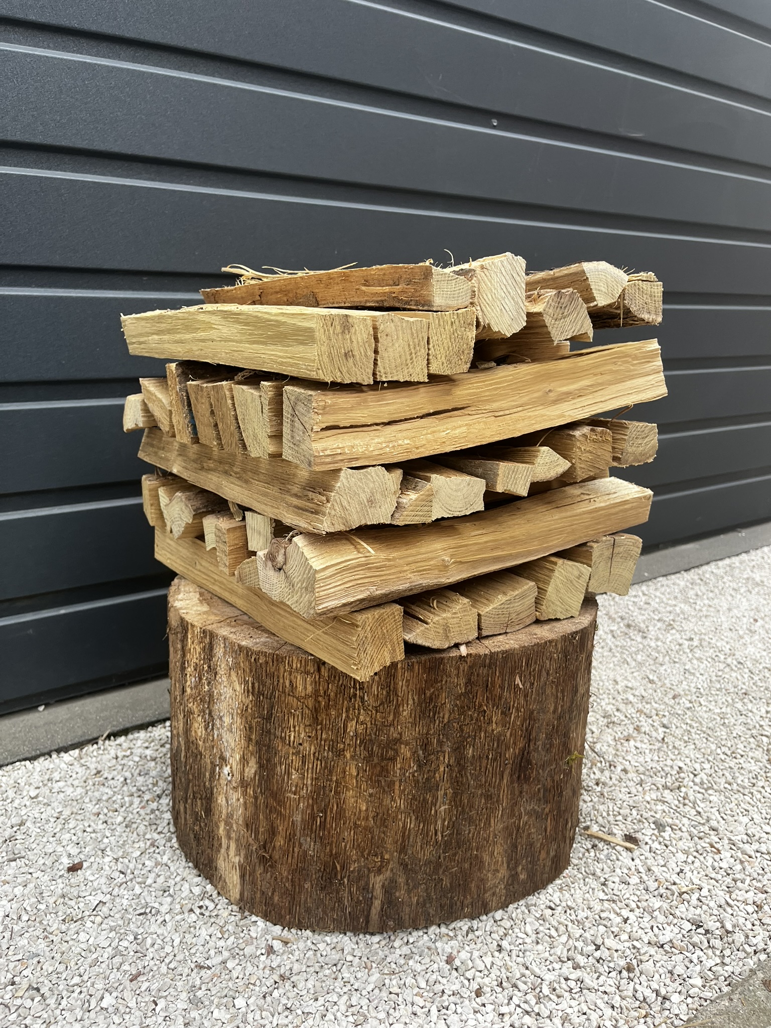 Prémium akác grillfa